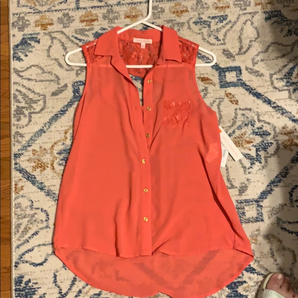 Sleeveless blouse